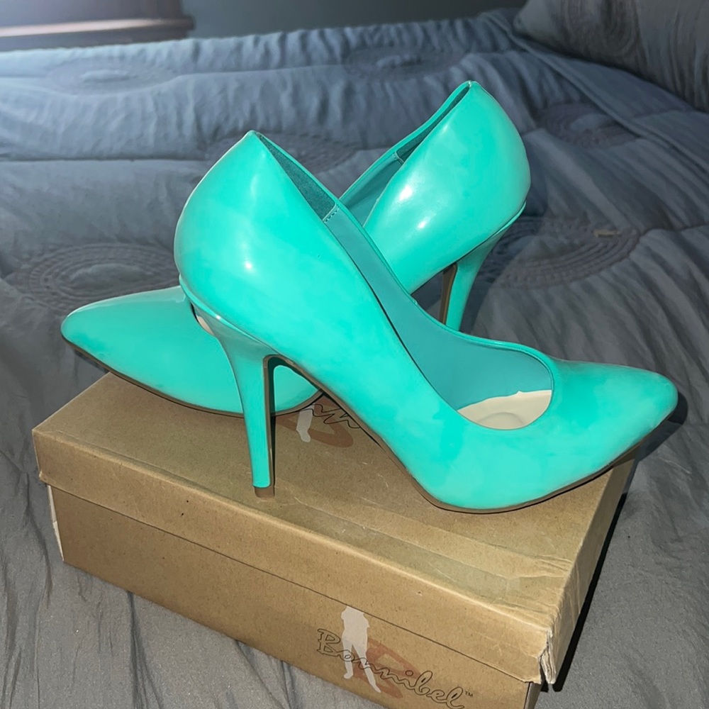 Turquoise pumps